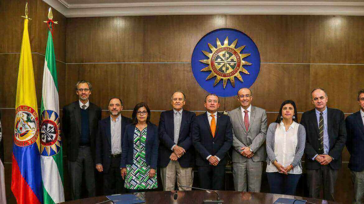 Acreditación institucional de Universidad Santo Tomás