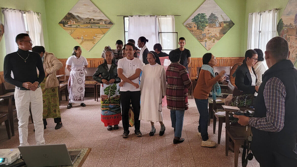 Rencontre du Promoteur Général du Laïcat avec les fraternités de Madagascar