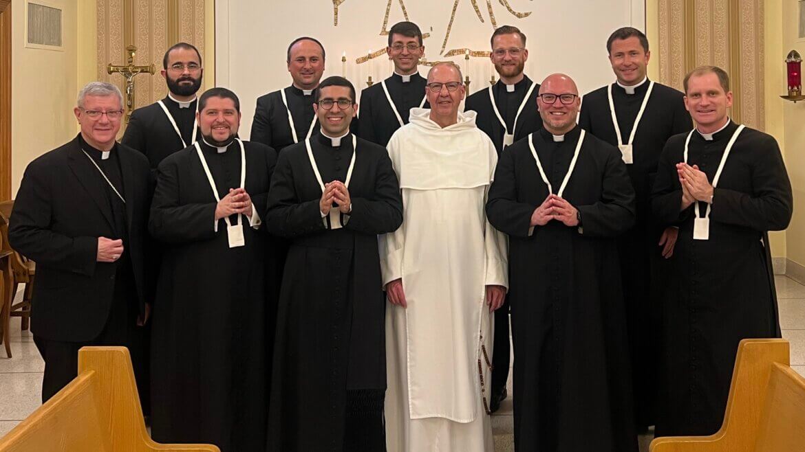 Neuf prêtres diocésains commencent le noviciat dans les Fraternités sacerdotales de saint Dominique