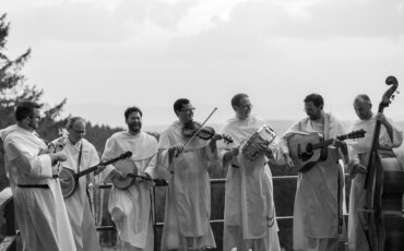 Un groupe bluegrass de frères dominicains sort son premier album de Noël
